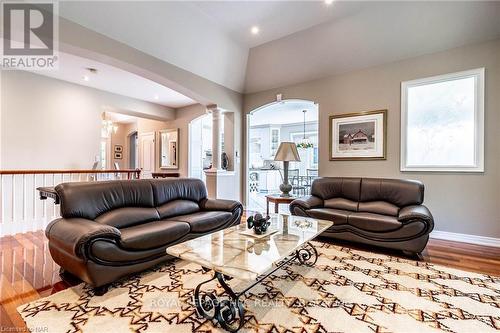 32 Timmsdale Crescent, Pelham (662 - Fonthill), ON - Indoor Photo Showing Living Room