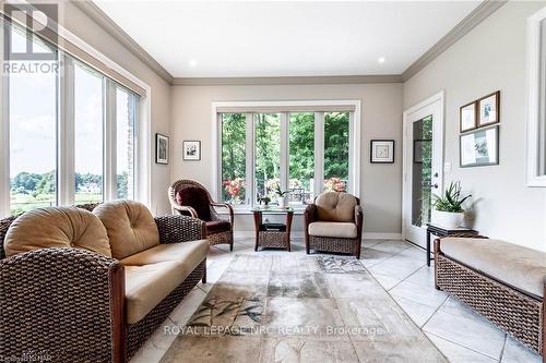 32 Timmsdale Crescent, Pelham (662 - Fonthill), ON - Indoor Photo Showing Living Room