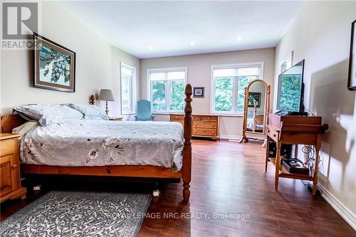 32 Timmsdale Crescent, Pelham (662 - Fonthill), ON - Indoor Photo Showing Bedroom