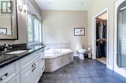 32 Timmsdale Crescent, Pelham (662 - Fonthill), ON - Indoor Photo Showing Bathroom