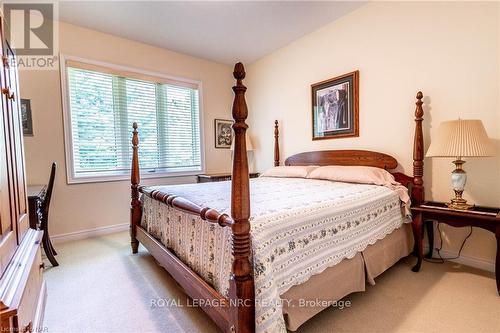 32 Timmsdale Crescent, Pelham (662 - Fonthill), ON - Indoor Photo Showing Bedroom