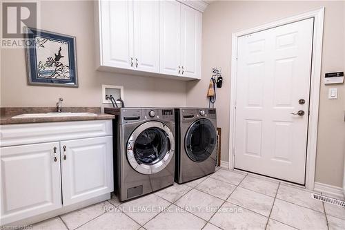 32 Timmsdale Crescent, Pelham (662 - Fonthill), ON - Indoor Photo Showing Laundry Room