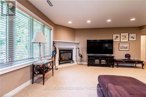 32 Timmsdale Crescent, Pelham (662 - Fonthill), ON - Indoor With Fireplace