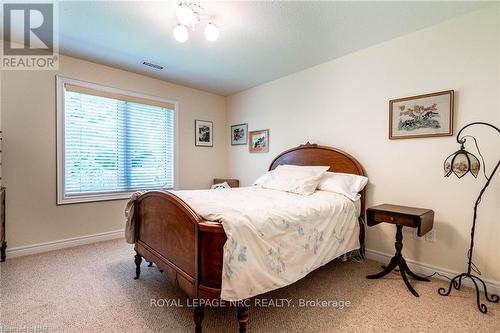 32 Timmsdale Crescent, Pelham (662 - Fonthill), ON - Indoor Photo Showing Bedroom