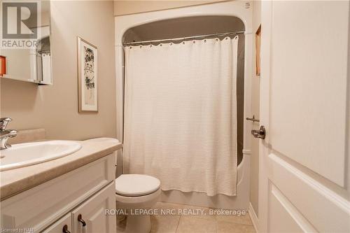 32 Timmsdale Crescent, Pelham (662 - Fonthill), ON - Indoor Photo Showing Bathroom