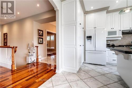 32 Timmsdale Crescent, Pelham (662 - Fonthill), ON - Indoor Photo Showing Kitchen