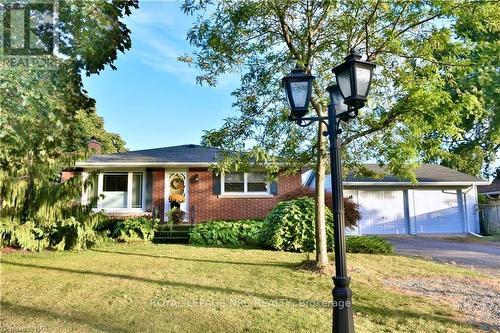 8 Henry Street, Niagara-On-The-Lake (108 - Virgil), ON - Outdoor