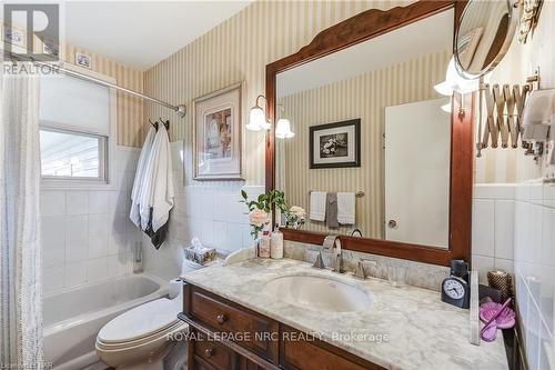 8 Henry Street, Niagara-On-The-Lake (108 - Virgil), ON - Indoor Photo Showing Bathroom