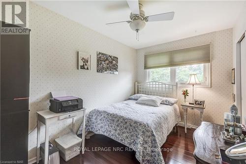 8 Henry Street, Niagara-On-The-Lake (108 - Virgil), ON - Indoor Photo Showing Bedroom