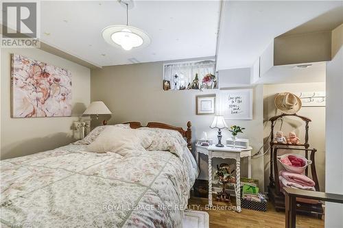 8 Henry Street, Niagara-On-The-Lake (108 - Virgil), ON - Indoor Photo Showing Bedroom