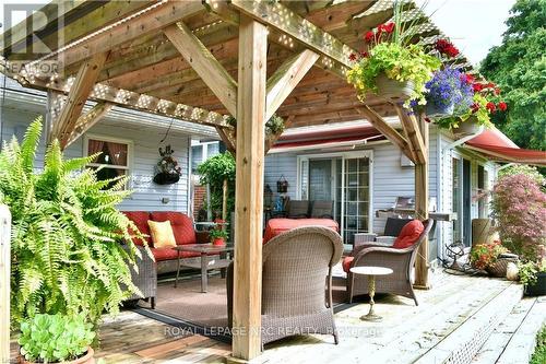 8 Henry Street, Niagara-On-The-Lake (108 - Virgil), ON - Outdoor With Deck Patio Veranda