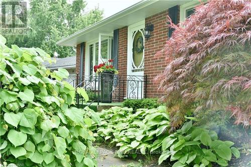 8 Henry Street, Niagara-On-The-Lake (108 - Virgil), ON - Outdoor