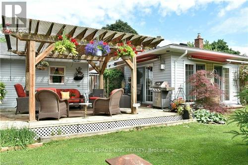 8 Henry Street, Niagara-On-The-Lake (108 - Virgil), ON - Outdoor With Deck Patio Veranda