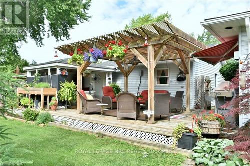 8 Henry Street, Niagara-On-The-Lake (108 - Virgil), ON - Outdoor With Deck Patio Veranda