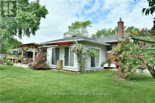 8 Henry Street, Niagara-On-The-Lake (108 - Virgil), ON - Outdoor