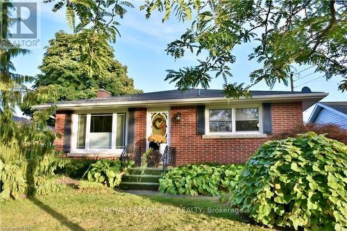 8 Henry Street, Niagara-On-The-Lake (108 - Virgil), ON - Outdoor