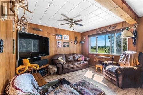 2225 North Shore Drive, Haldimand County, ON - Indoor Photo Showing Living Room