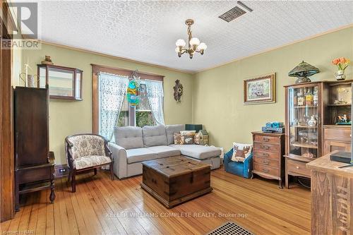 2225 North Shore Drive, Haldimand County, ON - Indoor Photo Showing Living Room