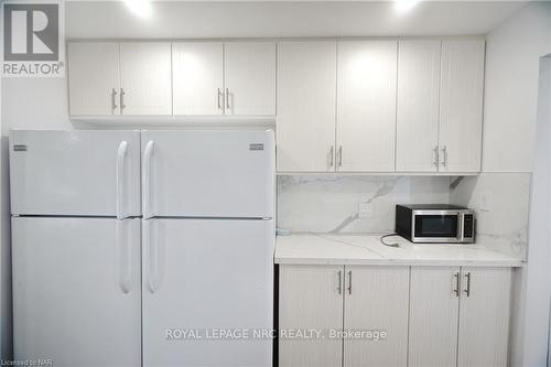 24 Riverview Boulevard, St. Catharines (461 - Glendale/Glenridge), ON - Indoor Photo Showing Kitchen