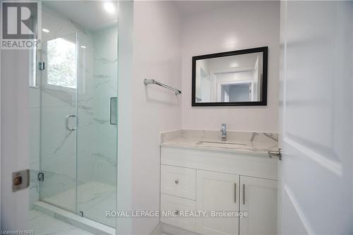 24 Riverview Boulevard, St. Catharines (461 - Glendale/Glenridge), ON - Indoor Photo Showing Bathroom