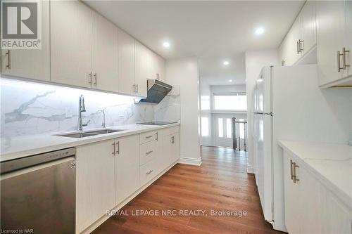 24 Riverview Boulevard, St. Catharines (461 - Glendale/Glenridge), ON - Indoor Photo Showing Kitchen With Double Sink