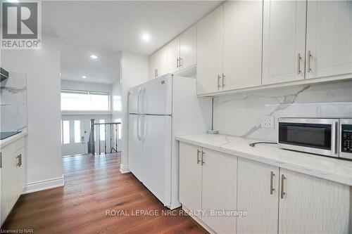 24 Riverview Boulevard, St. Catharines (461 - Glendale/Glenridge), ON - Indoor Photo Showing Kitchen