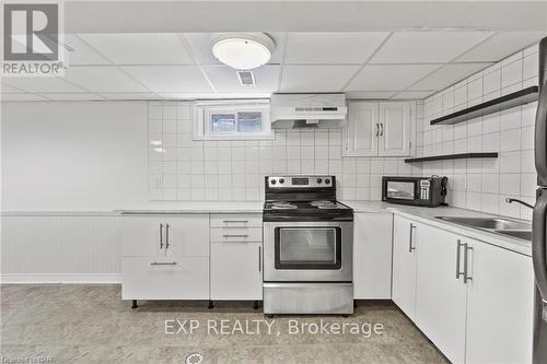 7364 Jubilee Drive, Niagara Falls (221 - Marineland), ON - Indoor Photo Showing Kitchen