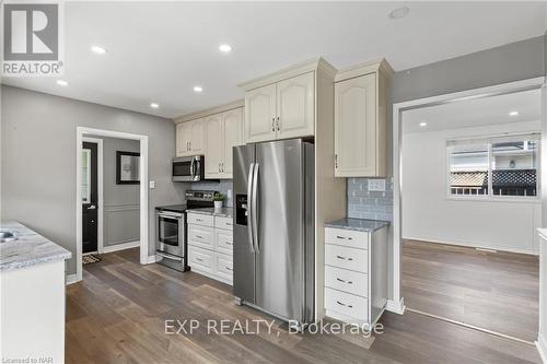 7364 Jubilee Drive, Niagara Falls (221 - Marineland), ON - Indoor Photo Showing Kitchen