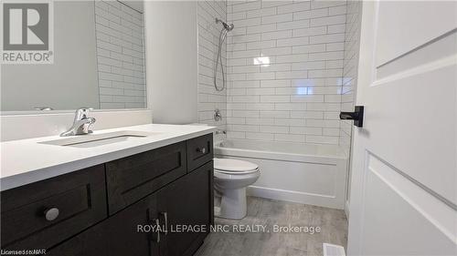 13 South Coast Circle, Fort Erie (337 - Crystal Beach), ON - Indoor Photo Showing Bathroom