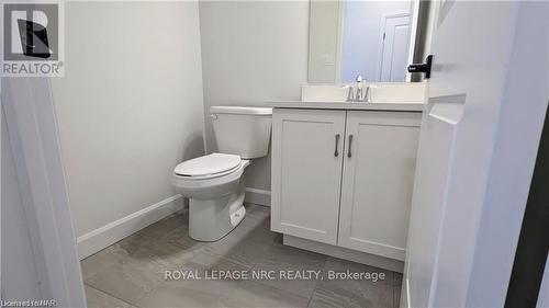 13 South Coast Circle, Fort Erie (337 - Crystal Beach), ON - Indoor Photo Showing Bathroom