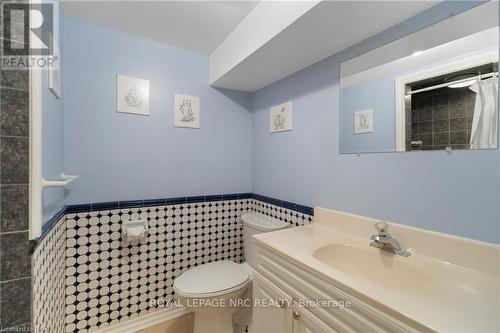 20 Parkhill Road, St. Catharines (460 - Burleigh Hill), ON - Indoor Photo Showing Bathroom