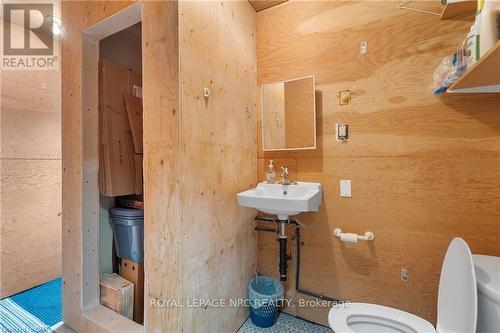 20 Parkhill Road, St. Catharines (460 - Burleigh Hill), ON - Indoor Photo Showing Bathroom