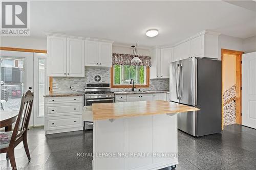 20 Parkhill Road, St. Catharines (460 - Burleigh Hill), ON - Indoor Photo Showing Kitchen