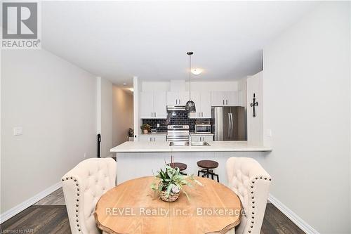 11 - 4311 Mann Street, Niagara Falls (224 - Lyons Creek), ON - Indoor Photo Showing Dining Room