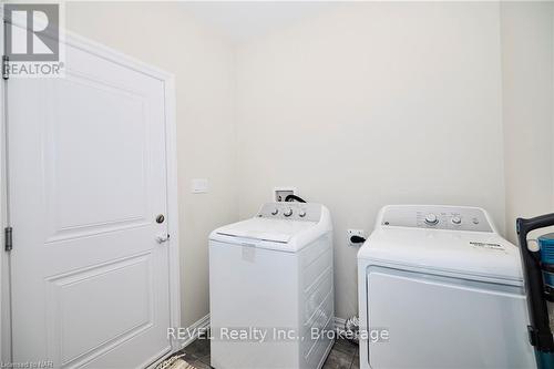 11 - 4311 Mann Street, Niagara Falls (224 - Lyons Creek), ON - Indoor Photo Showing Laundry Room