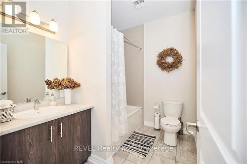 11 - 4311 Mann Street, Niagara Falls (224 - Lyons Creek), ON - Indoor Photo Showing Bathroom