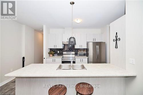 11 - 4311 Mann Street, Niagara Falls (224 - Lyons Creek), ON - Indoor Photo Showing Kitchen With Stainless Steel Kitchen With Double Sink With Upgraded Kitchen