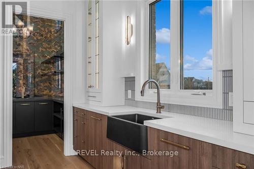 51 Shaws Lane, Niagara-On-The-Lake (101 - Town), ON - Indoor Photo Showing Kitchen With Upgraded Kitchen