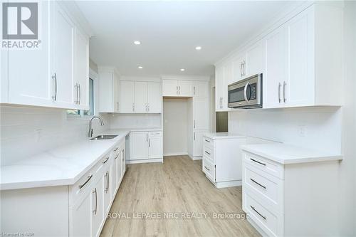 17 Kilkenny Drive, St. Catharines (437 - Lakeshore), ON - Indoor Photo Showing Kitchen