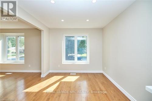 17 Kilkenny Drive, St. Catharines (437 - Lakeshore), ON - Indoor Photo Showing Other Room