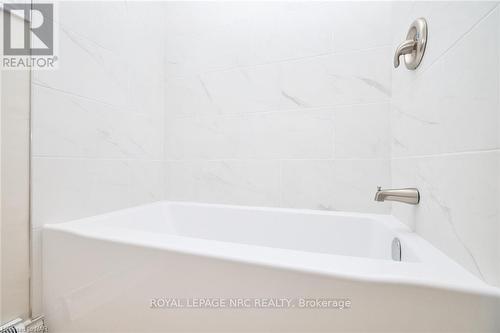 17 Kilkenny Drive, St. Catharines (437 - Lakeshore), ON - Indoor Photo Showing Bathroom