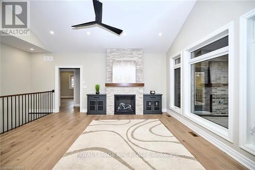 1125 Balfour Street, Pelham (664 - Fenwick), ON - Indoor With Fireplace