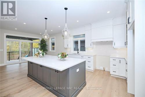 1125 Balfour Street, Pelham (664 - Fenwick), ON - Indoor Photo Showing Kitchen With Upgraded Kitchen