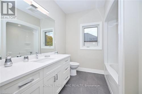 1125 Balfour Street, Pelham (664 - Fenwick), ON - Indoor Photo Showing Bathroom