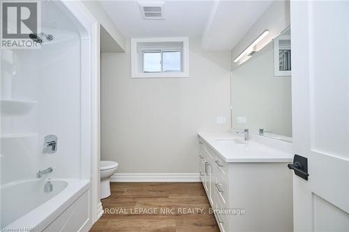 1125 Balfour Street, Pelham (664 - Fenwick), ON - Indoor Photo Showing Bathroom