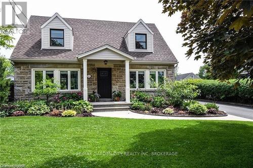 271 West Street, West Lincoln (057 - Smithville), ON - Outdoor With Facade