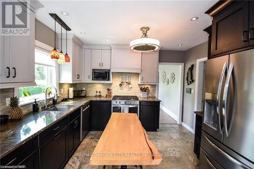 271 West Street, West Lincoln (057 - Smithville), ON - Indoor Photo Showing Kitchen With Upgraded Kitchen