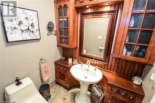 271 West Street, West Lincoln (057 - Smithville), ON - Indoor Photo Showing Bathroom