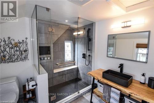 271 West Street, West Lincoln (057 - Smithville), ON - Indoor Photo Showing Bathroom