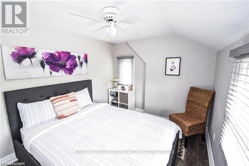 271 West Street, West Lincoln (057 - Smithville), ON - Indoor Photo Showing Bedroom